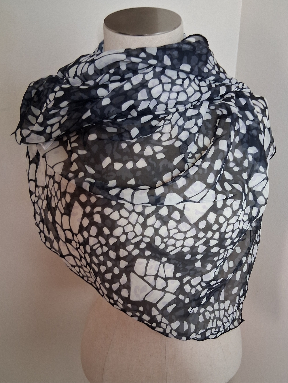 Lightweight Black & White Butterfly Wing Patterned Women's Scarf 26 x 60